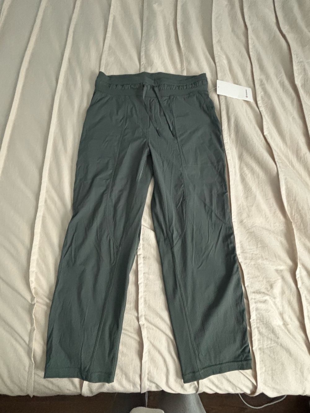 Lululemon NWT DANCE STUDIO, 8
